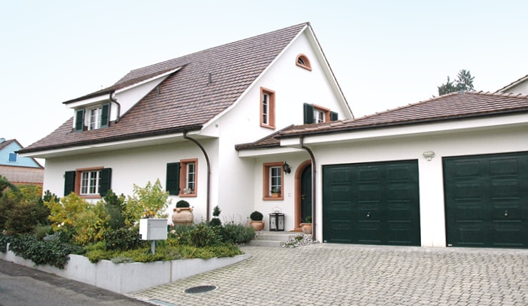 Dieses Englische Landhaus in Therwil bietet Luxus und Komfort inmitten der schönen Umgebung des Leymentals.